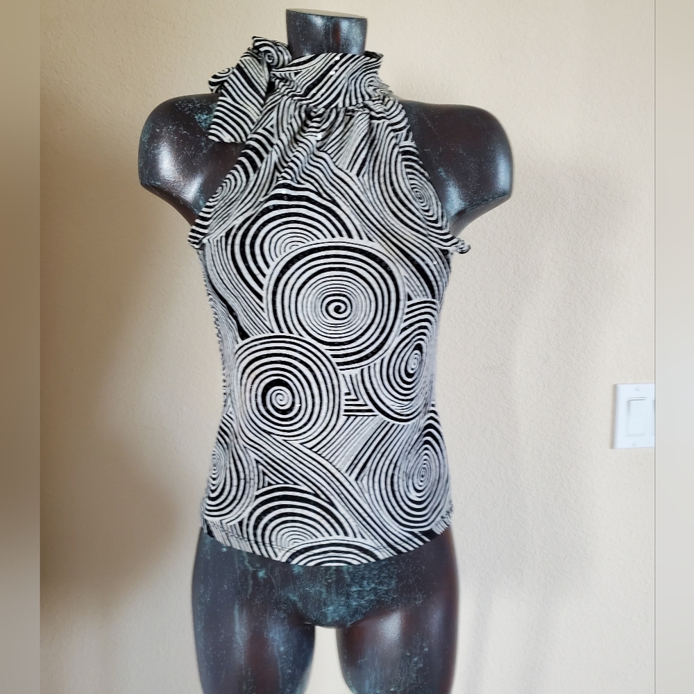 Sleeveless top with sequence Sz M